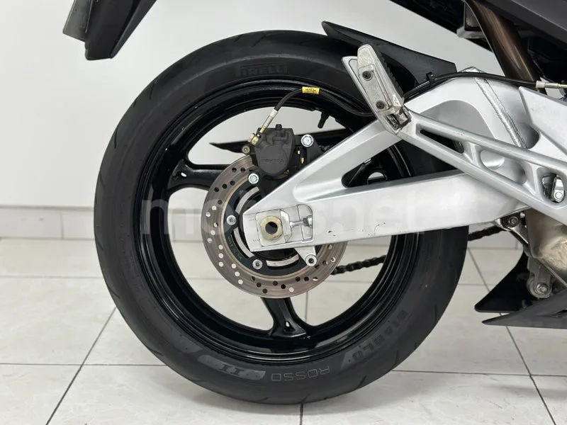 Suzuki GSR600 - Vista 23
