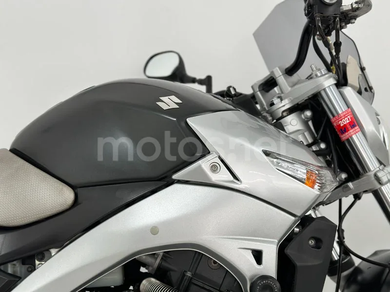 Suzuki GSR600 - Vista 27