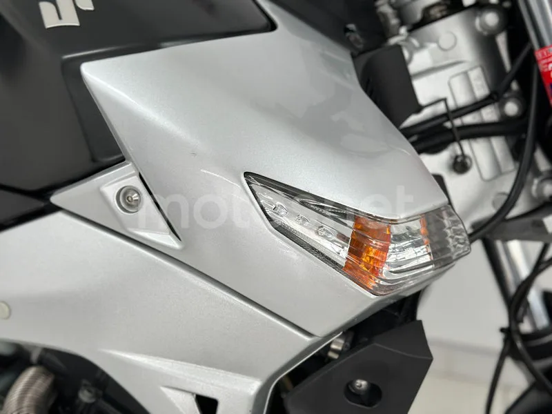 Suzuki GSR600 - Vista 29