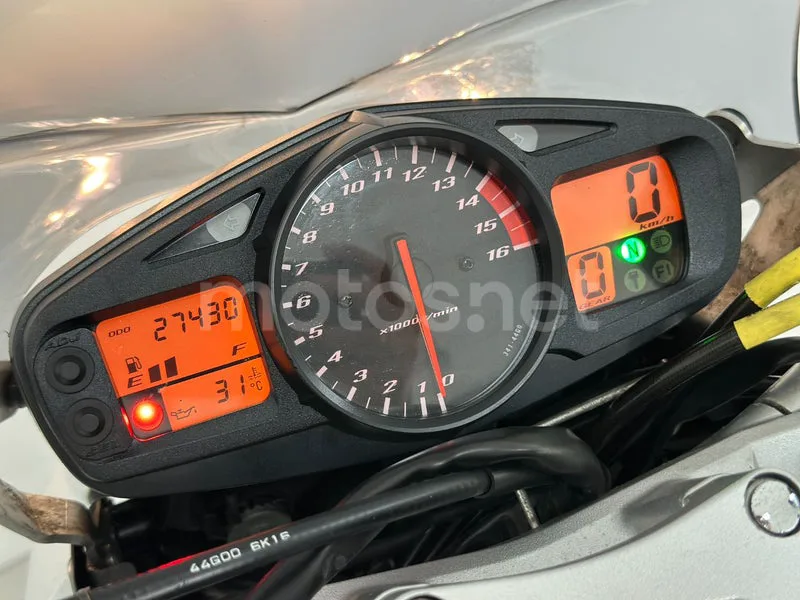 Suzuki GSR600 - Vista 32