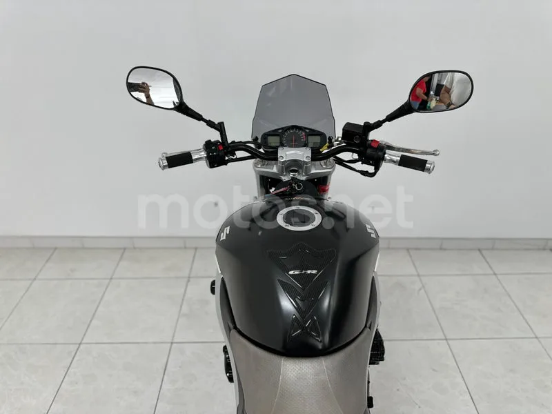 Suzuki GSR600 - Vista 7