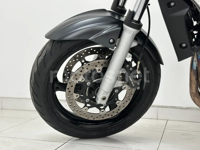 Suzuki GSR600 - Vista 9