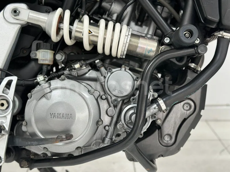 Yamaha MT-03 - Vista 15