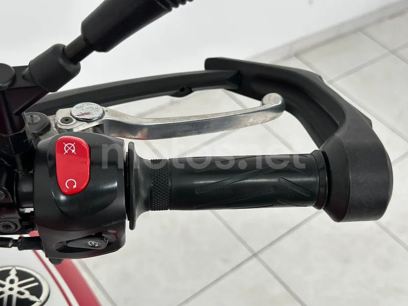Yamaha MT-03 - Vista 18