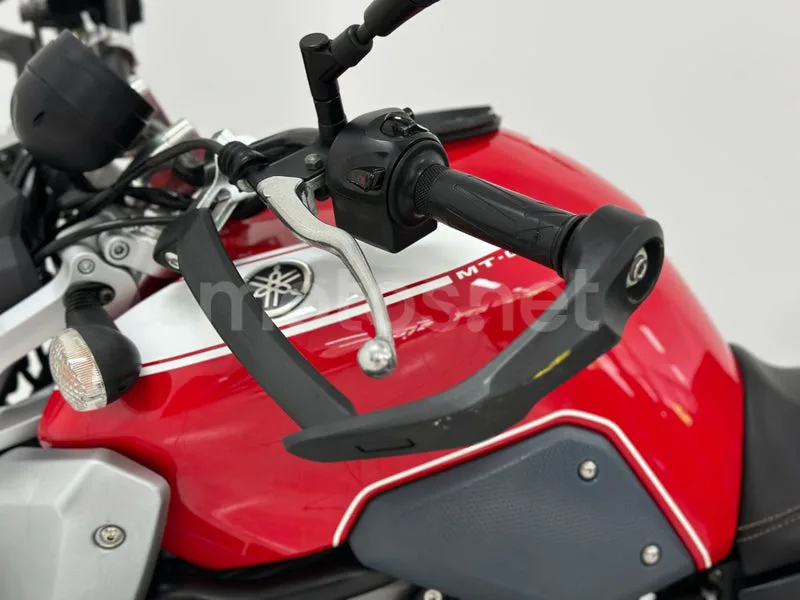 Yamaha MT-03 - Vista 21