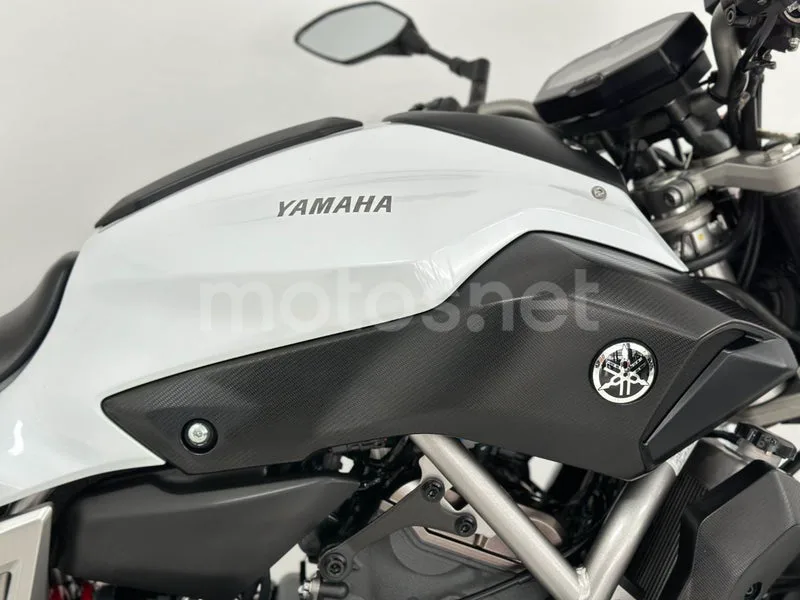 Yamaha MT-07 - Vista 13