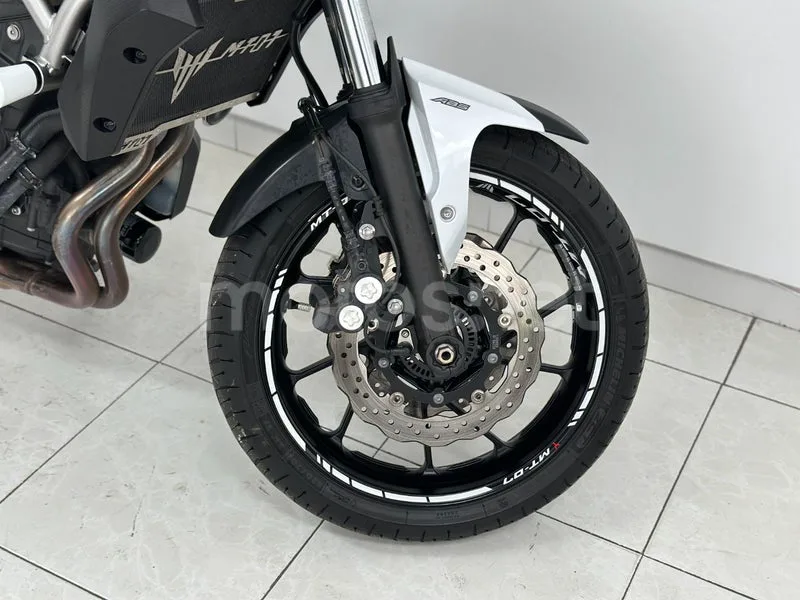 Yamaha MT-07 - Vista 14