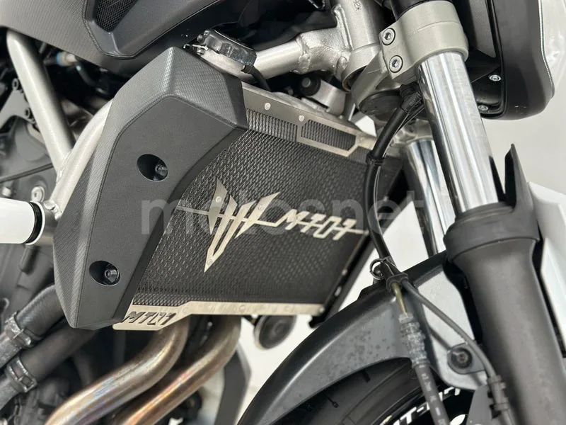 Yamaha MT-07 - Vista 15