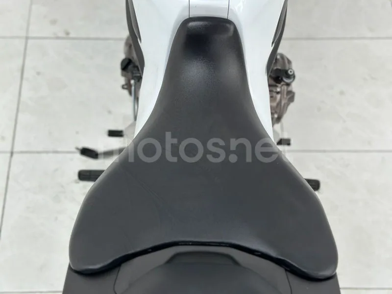 Yamaha MT-07 - Vista 16