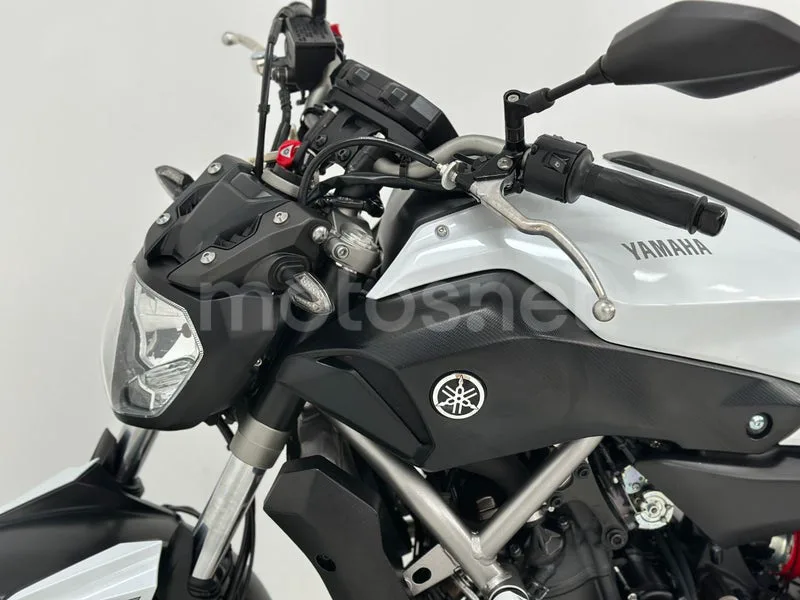 Yamaha MT-07 - Vista 20