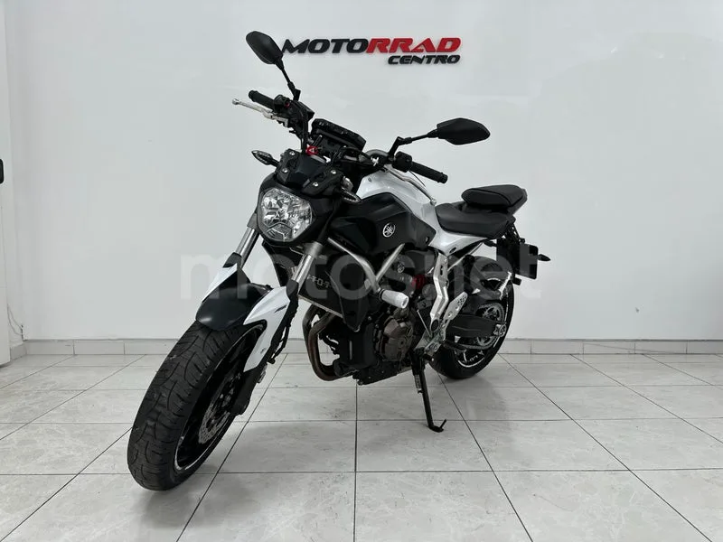 Yamaha MT-07 - Vista 3