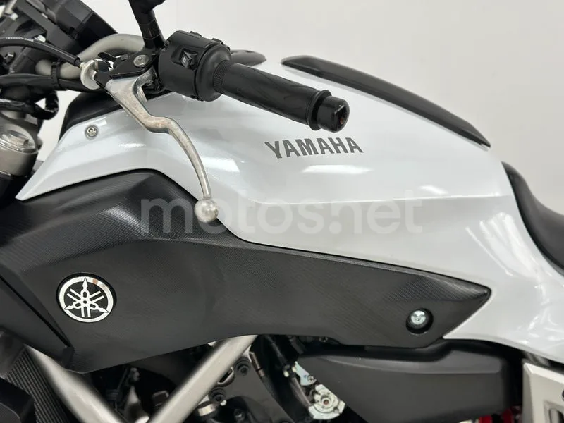 Yamaha MT-07 - Vista 21