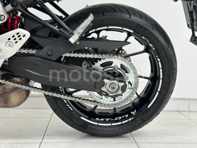 Yamaha MT-07 - Vista 25