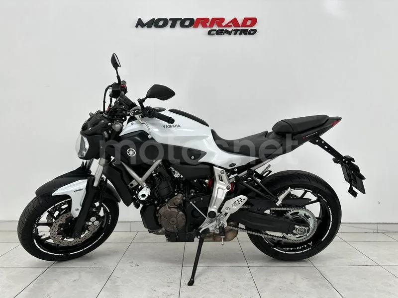 Yamaha MT-07 - Vista 4