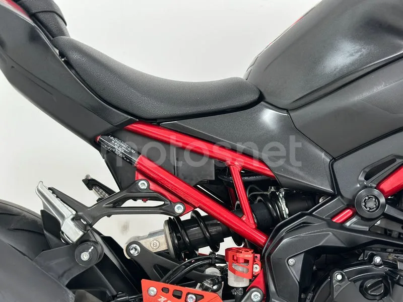 Kawasaki Z900 - Vista 11