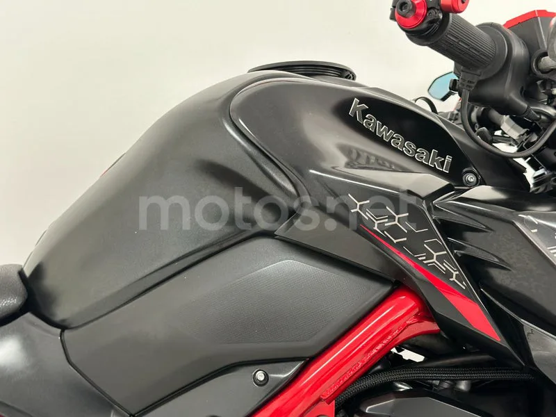 Kawasaki Z900 - Vista 14