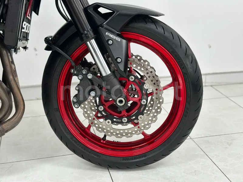 Kawasaki Z900 - Vista 17