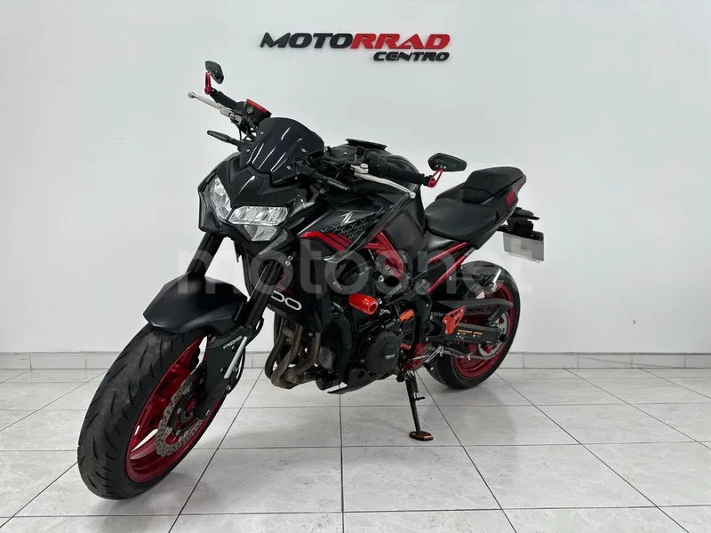 Kawasaki Z900 - Vista 3