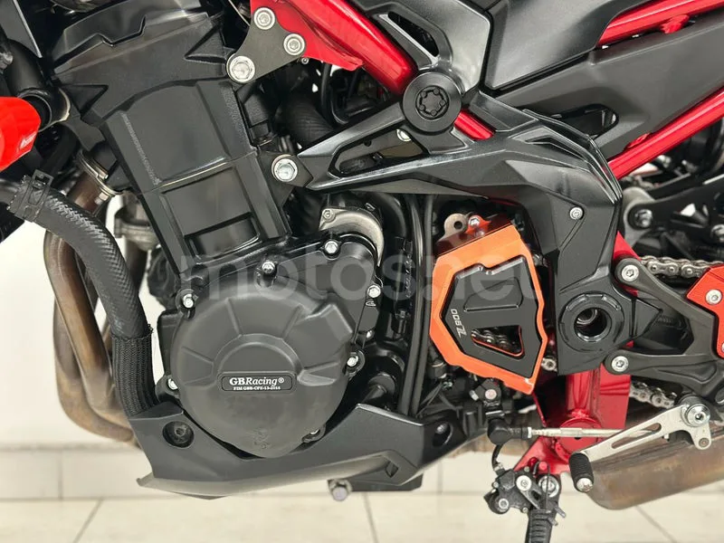 Kawasaki Z900 - Vista 28