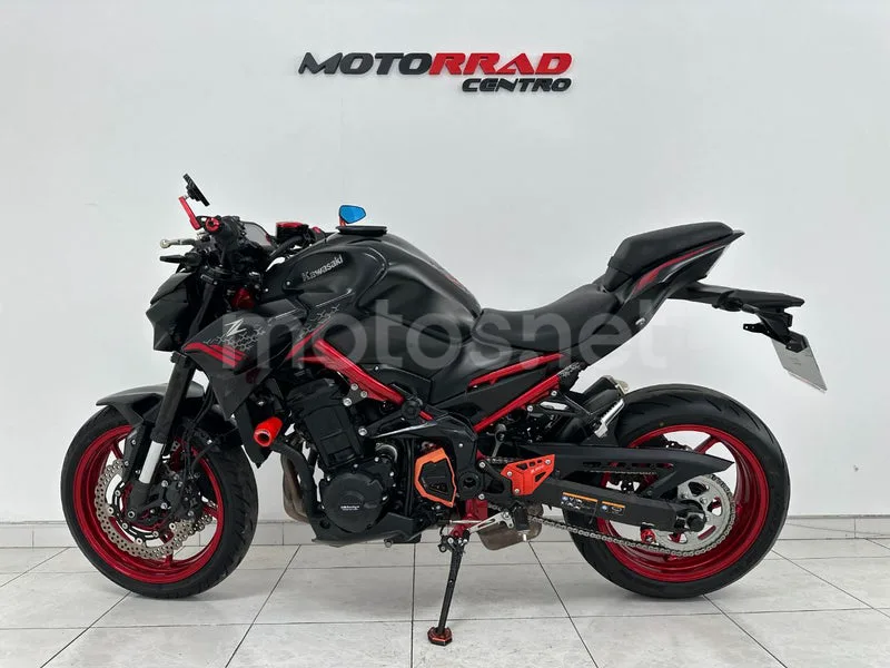 Kawasaki Z900 - Vista 4