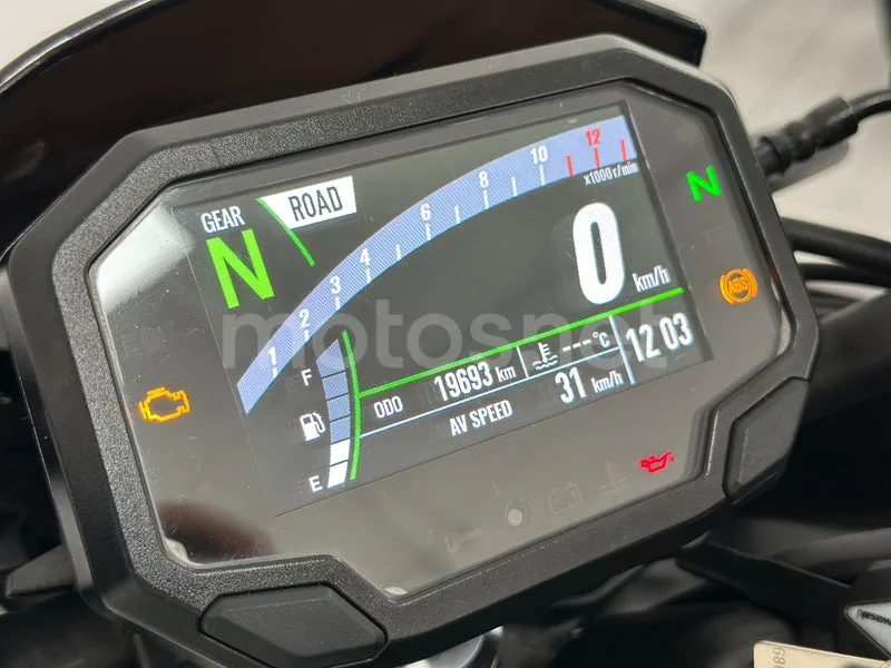 Kawasaki Z900 - Vista 33