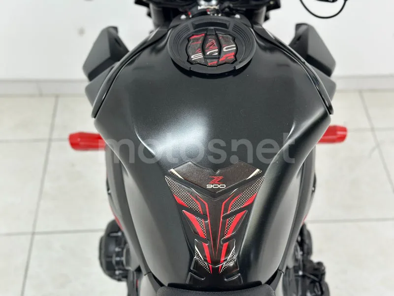Kawasaki Z900 - Vista 8