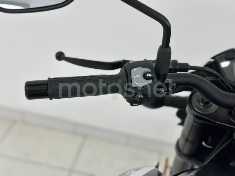 Suzuki GSX-S750 - Vista 11