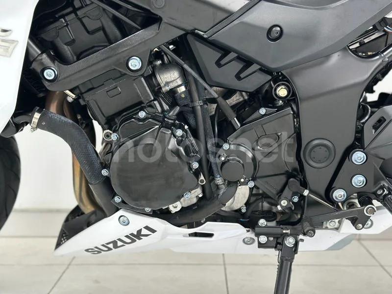 Suzuki GSX-S750 - Vista 15