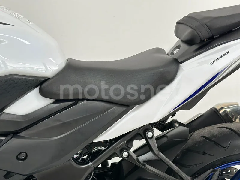 Suzuki GSX-S750 - Vista 16