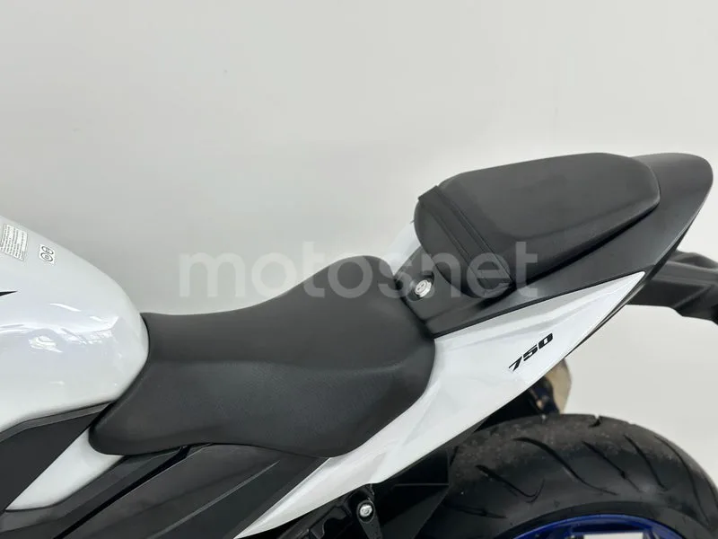 Suzuki GSX-S750 - Vista 17