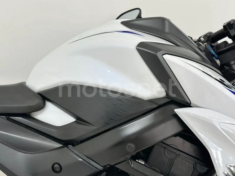 Suzuki GSX-S750 - Vista 22