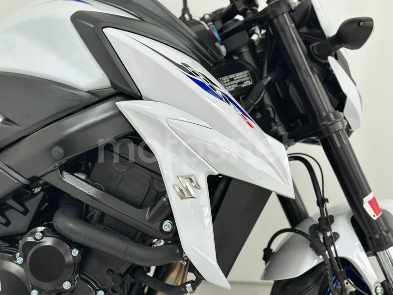 Suzuki GSX-S750 - Vista 23
