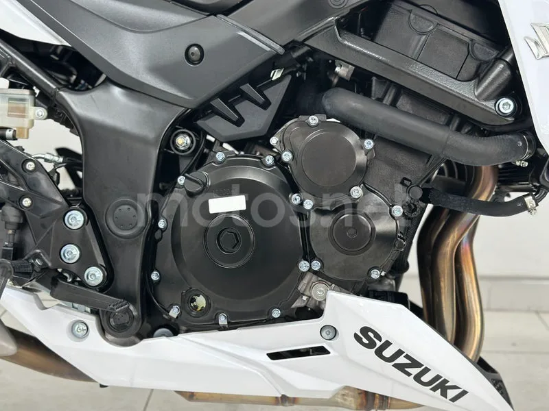 Suzuki GSX-S750 - Vista 24