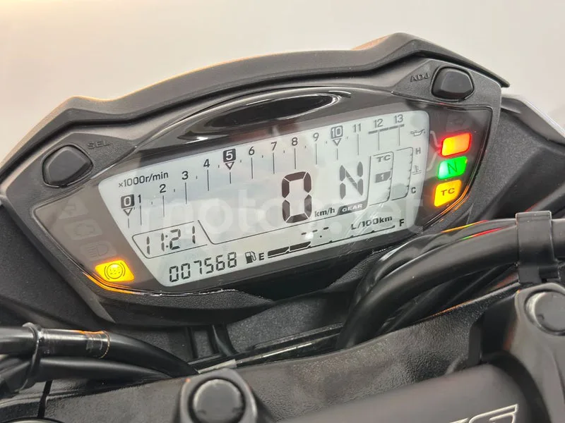 Suzuki GSX-S750 - Vista 26