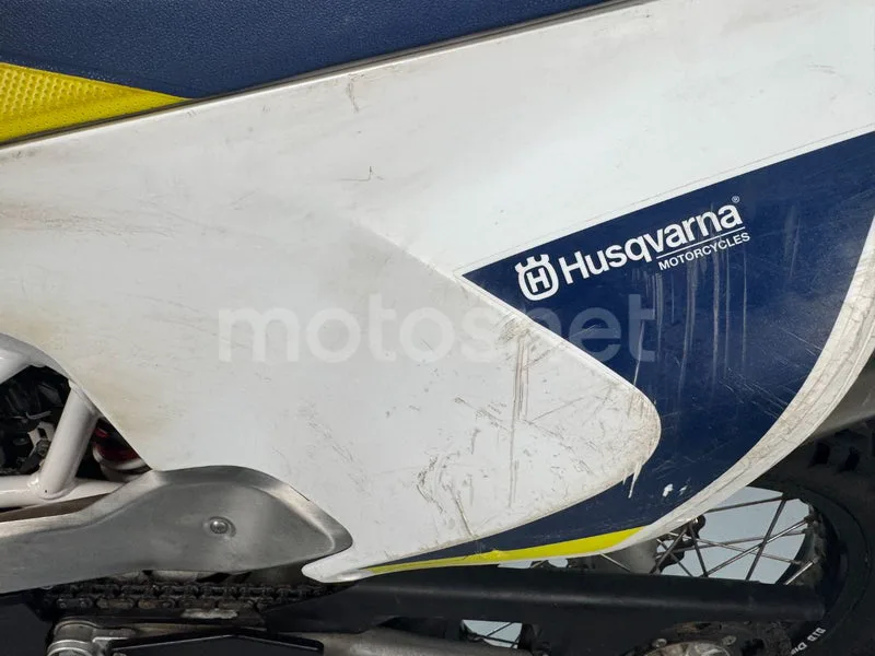 Husqvarna 701 Enduro - Vista 13