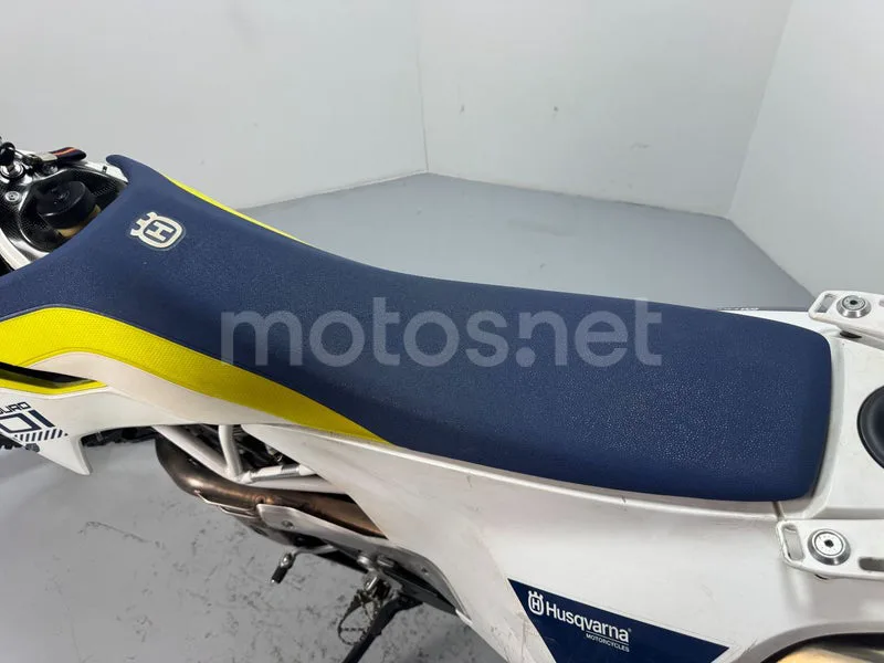 Husqvarna 701 Enduro - Vista 14