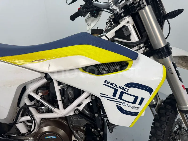 Husqvarna 701 Enduro - Vista 16