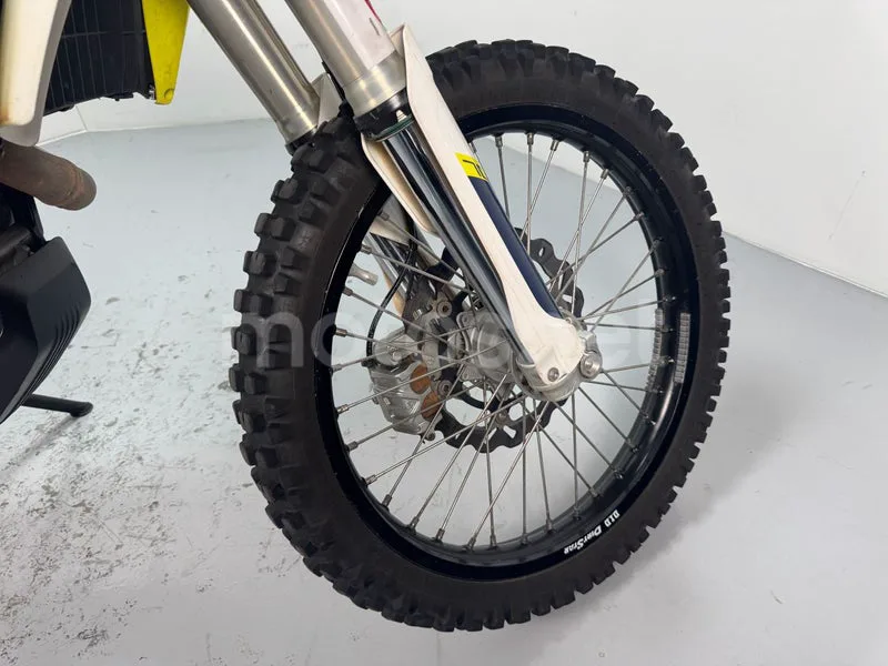Husqvarna 701 Enduro - Vista 18