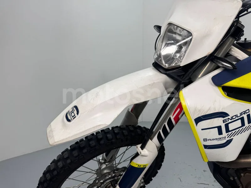 Husqvarna 701 Enduro - Vista 5