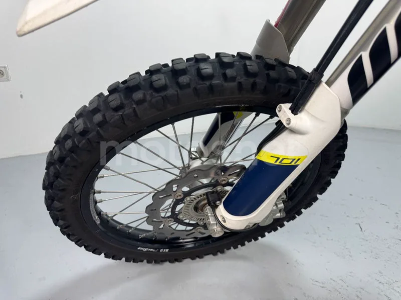 Husqvarna 701 Enduro - Vista 6