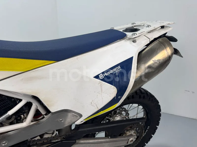 Husqvarna 701 Enduro - Vista 9