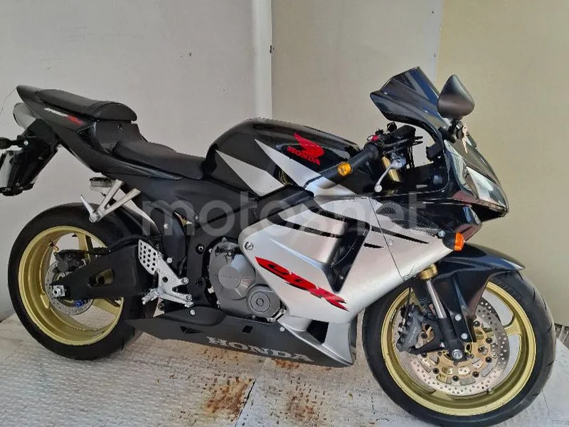Honda CBR600RR - Vista 3