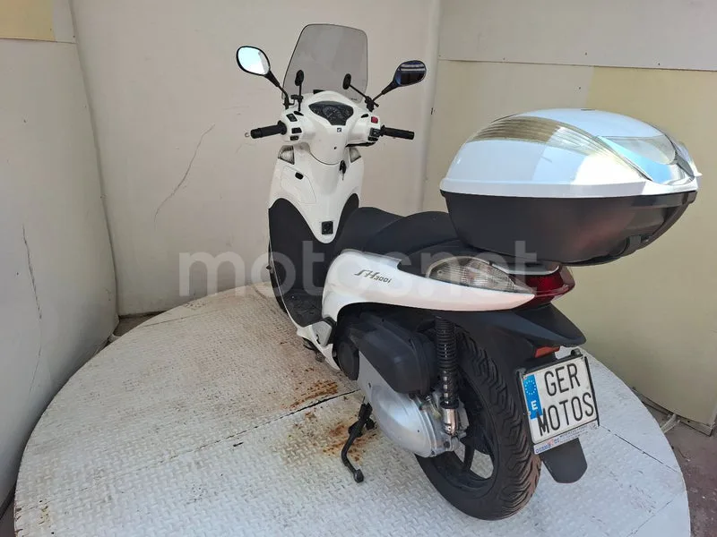 Honda SH300i - Vista 4