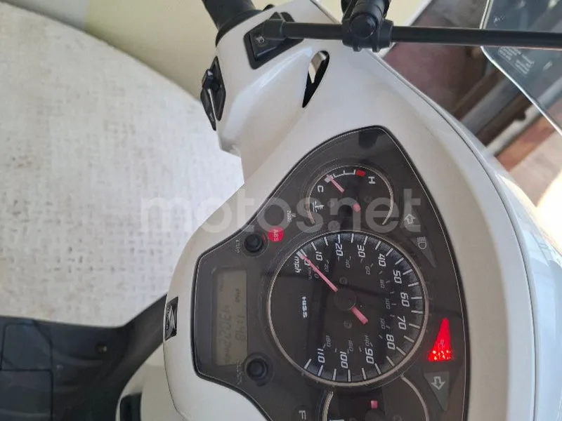 Honda SH300i - Vista 6