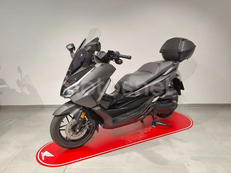 Honda Forza 350 - Vista 3
