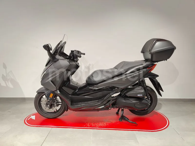 Honda Forza 350 - Vista 4