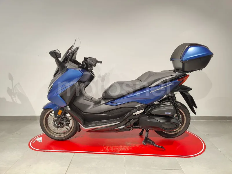 Honda Forza 350 - Vista 4
