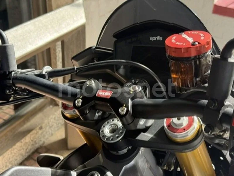 Aprilia Tuono V4 1100 - Vista 8
