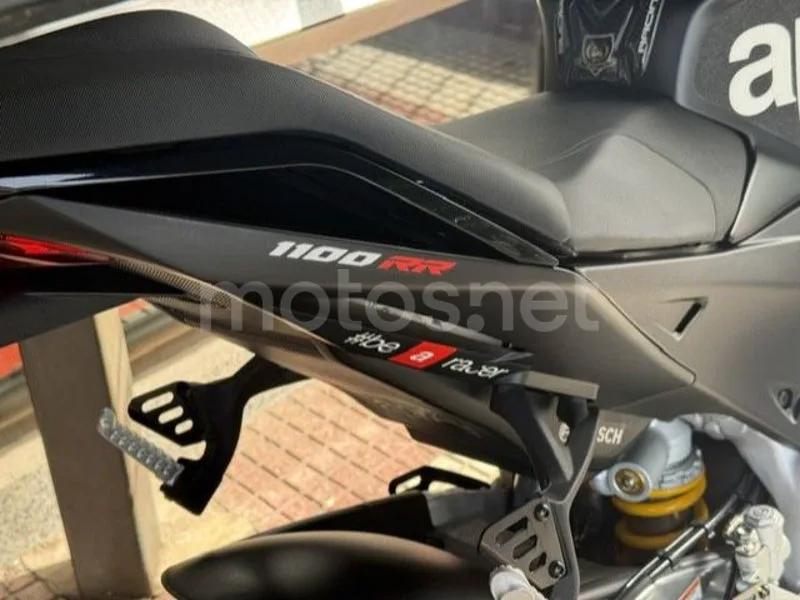 Aprilia Tuono V4 1100 - Vista 10