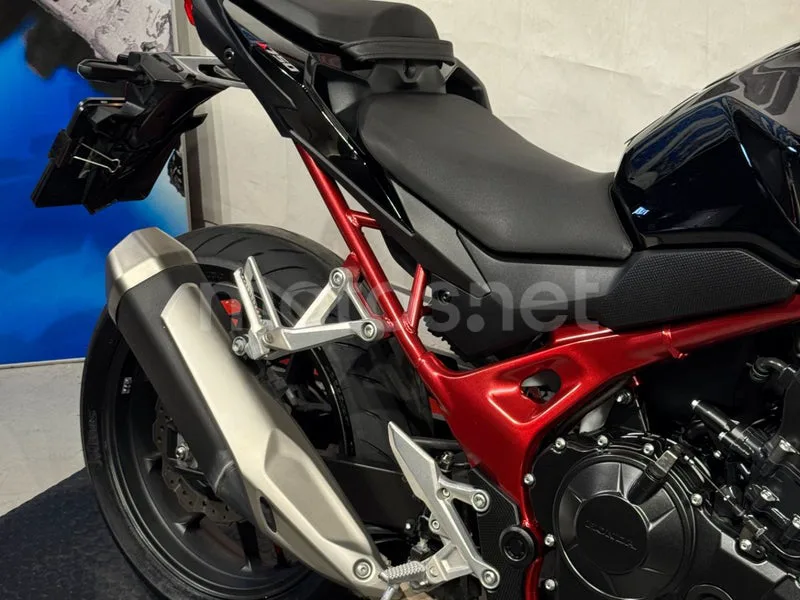 Honda CB750 Hornet - Vista 4
